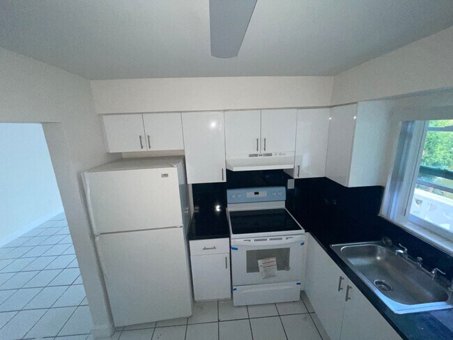 Building Photo - Charming 1b1b for rent in Miami Gardens On...