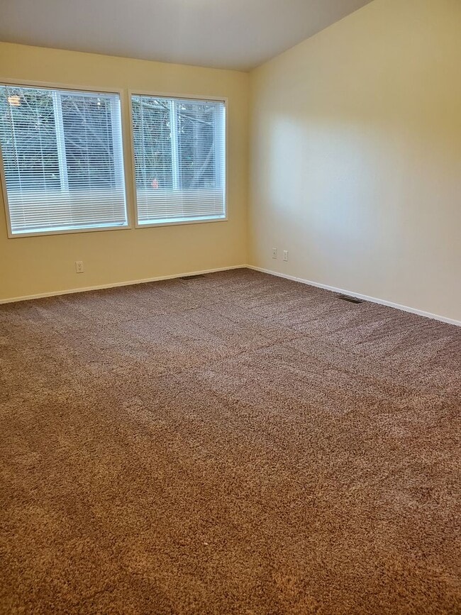 Building Photo - Spacious 3 Bd., 2 Ba near Blaine State Park