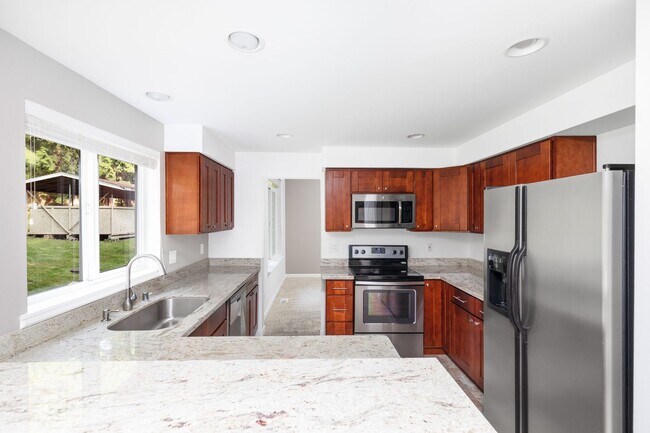 Building Photo - 50% Off First Month's Rent for March Move In! Beautiful 4 Bedroom 3 Bath Issaquah Home on Large P...