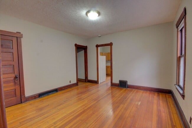 Building Photo - SL AAC907