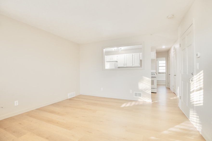 Living Area - 4620 Davenport St