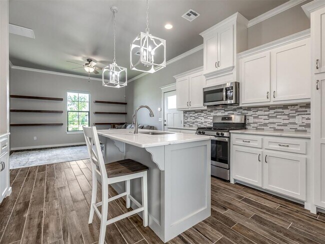 Building Photo - 4001 Timber Valley Dr