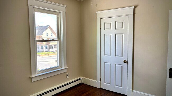 Building Photo - PET FRIENDLY 2BR IN BERNON DISTRICT MINUTE...