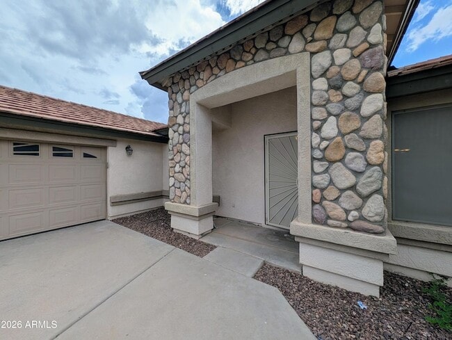 Building Photo - 15748 W Paradise Ln