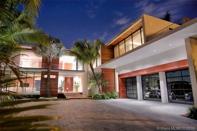 Building Photo - 428 S Hibiscus Dr