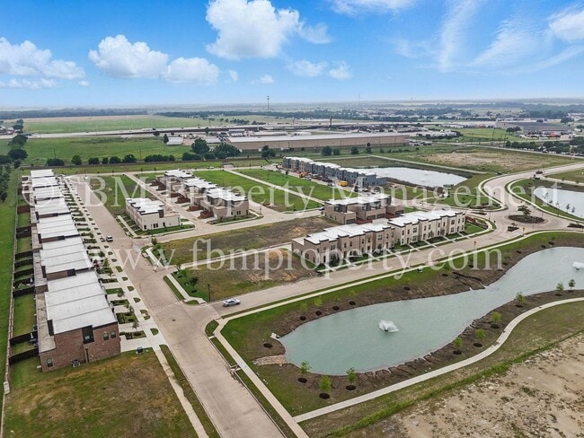Building Photo - 2121 Luna Dr