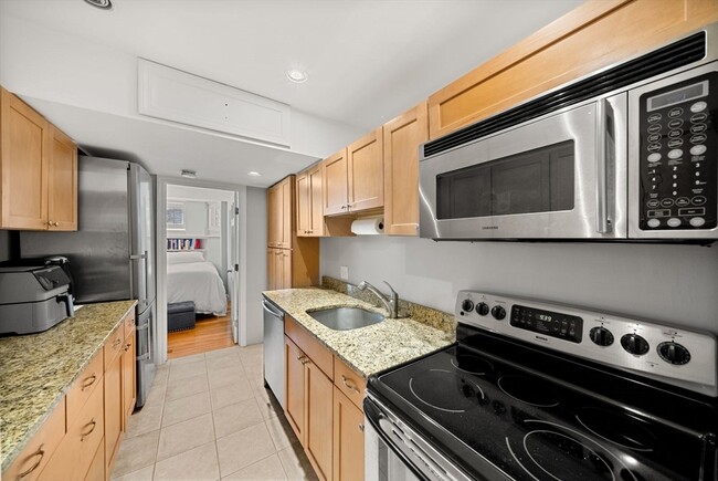 Building Photo - 351 Marlborough St