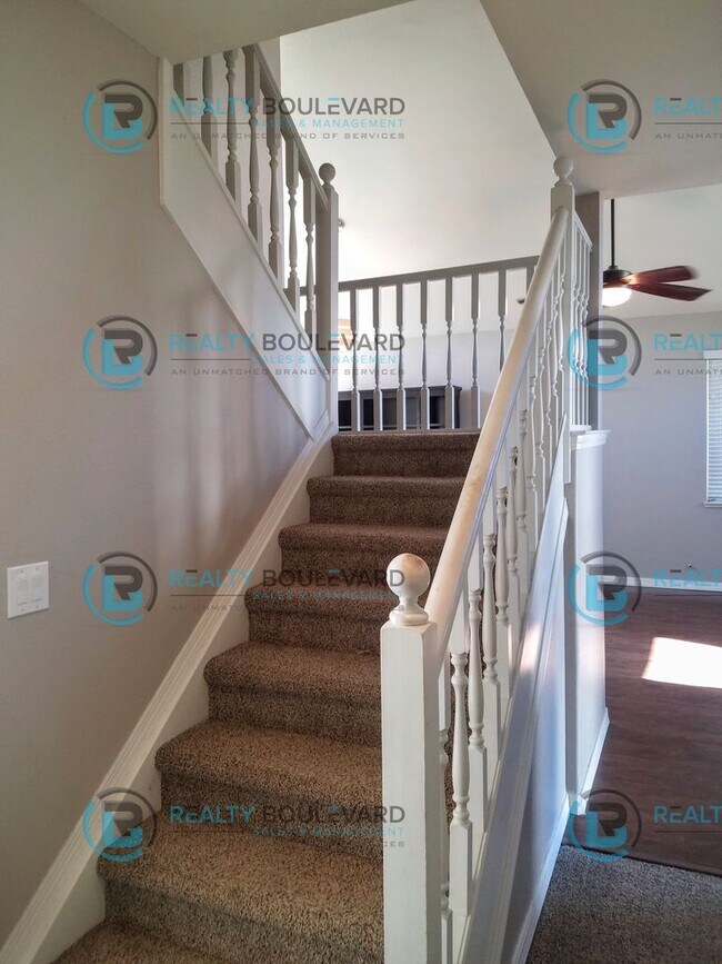 Building Photo - 1/2 MONTH FREE!! Amazing 4 Bedroom 2.5 Bat...