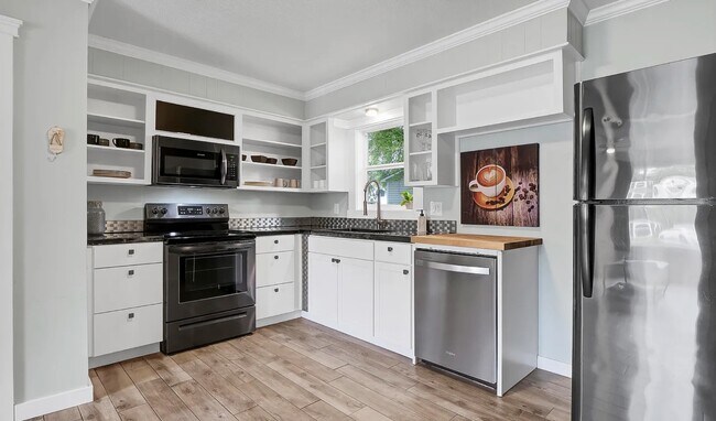 Building Photo - 4618 Trafalgar Rd