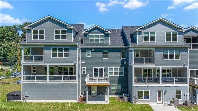 Building Photo - 114 Rainier Ln