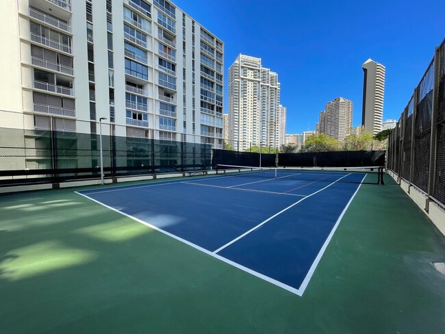 Building Photo - 2412
