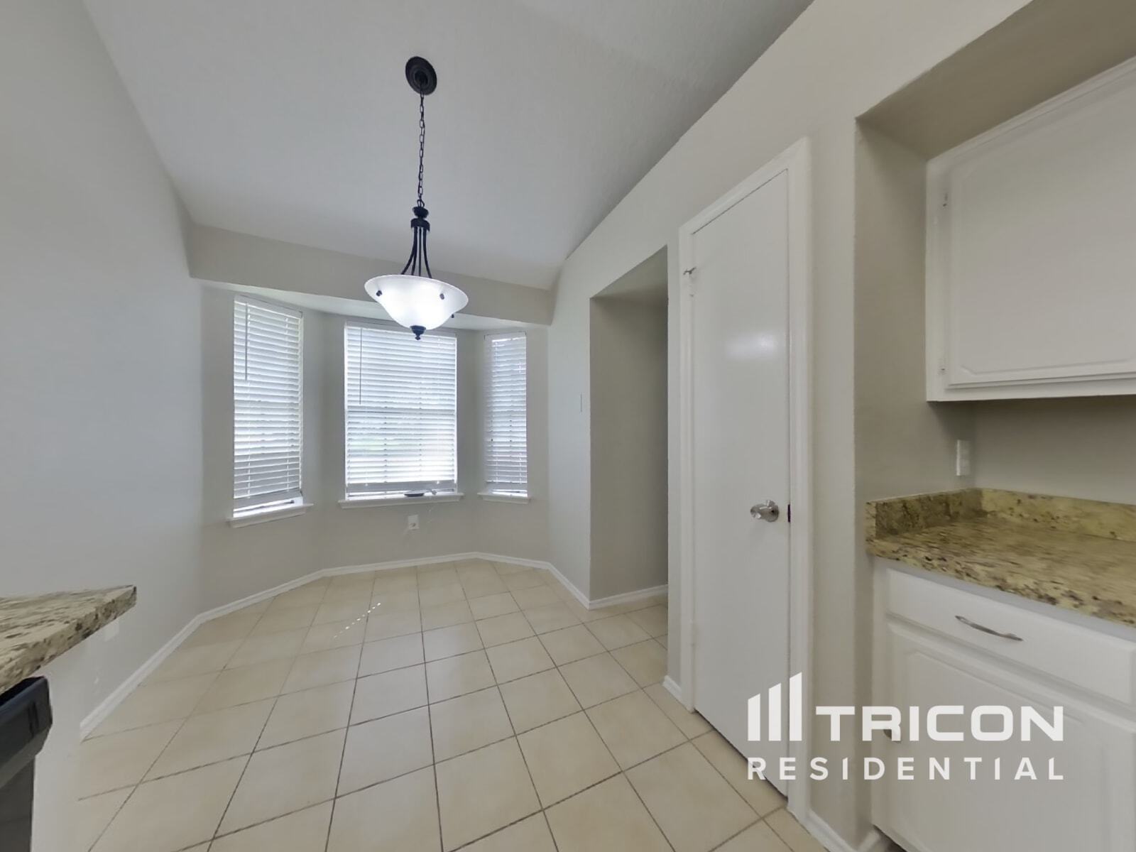 Building Photo - 24027 Leathergate Dr