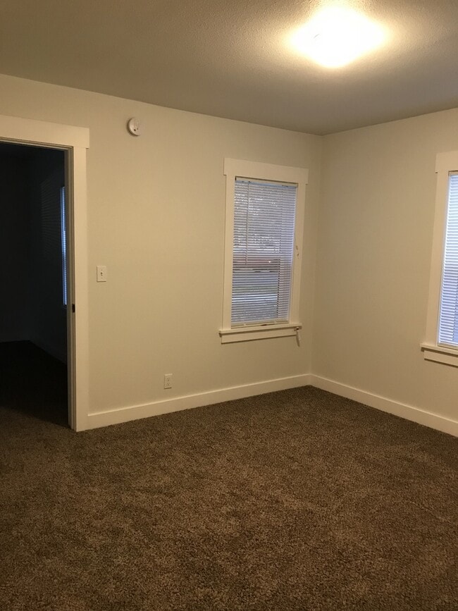 Building Photo - Charming Westside bungalow, located on New...