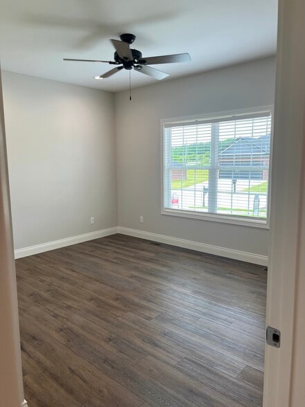 Building Photo - 12 Creekside Way
