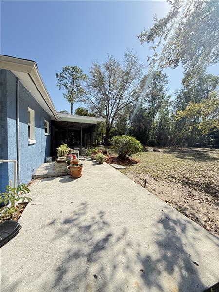 Building Photo - 25356 Pinson Dr