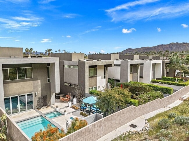 Building Photo - 1201 Surrey Ln