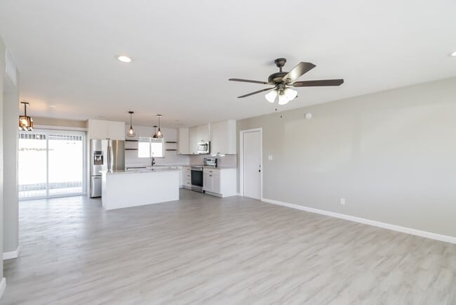 Building Photo - 1898 Sequoia Dr
