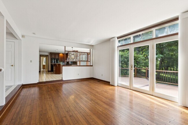 Building Photo - Spacious 5BR House in Pottstown