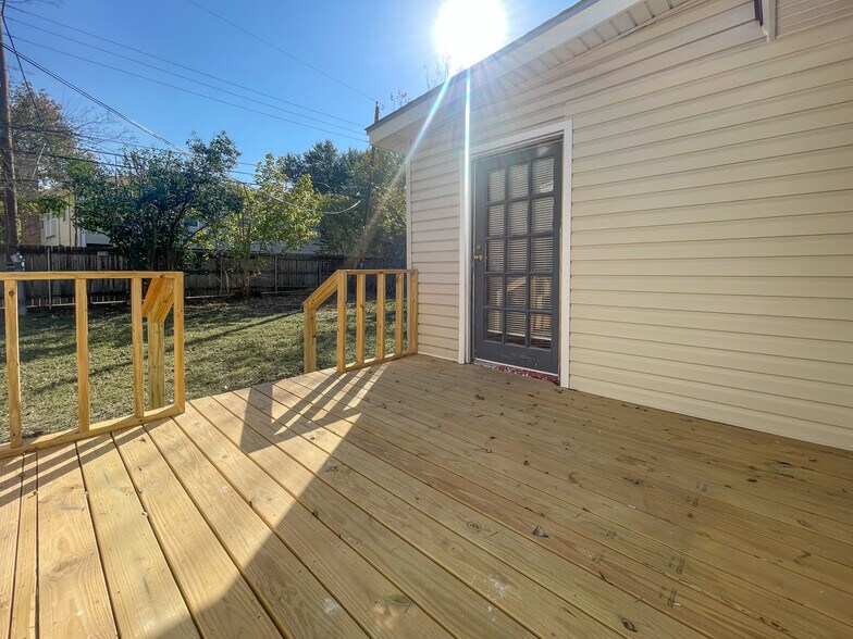 Building Photo - 3812 Pine Ave