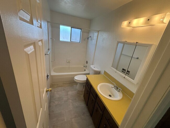 Building Photo - 1111 Eric Ct