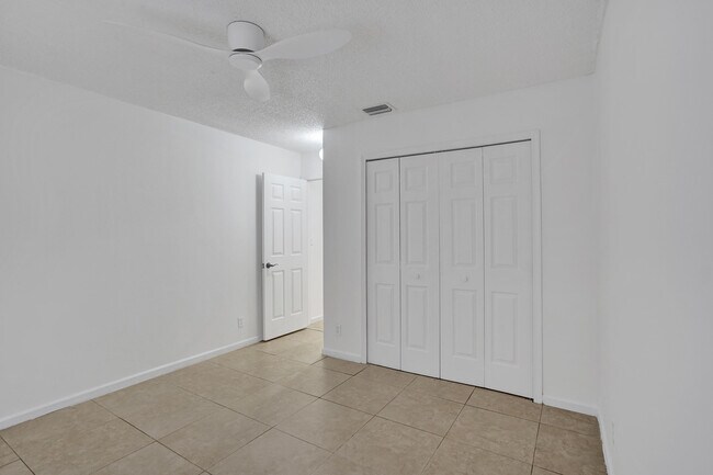 Building Photo - 820 NW 21st Way