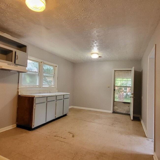 Building Photo - 1532 Rockdale Dr