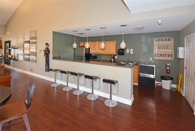 Building Photo - 204 Pompano Dr SE