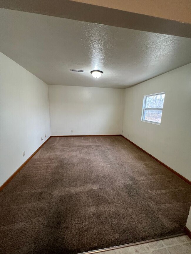 Building Photo - 216-218 W Home St