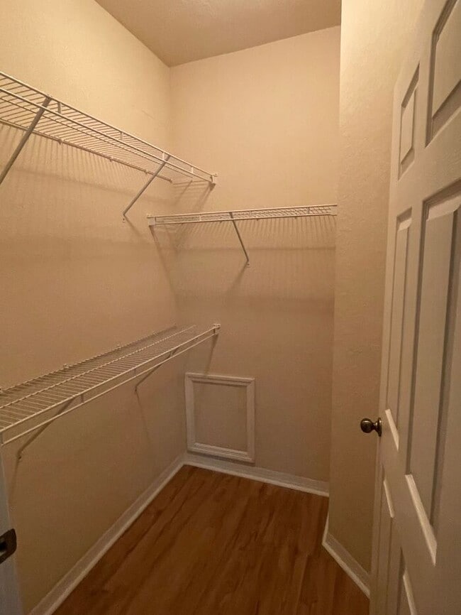 Building Photo - Beautiful one-bedroom condominium in the d...