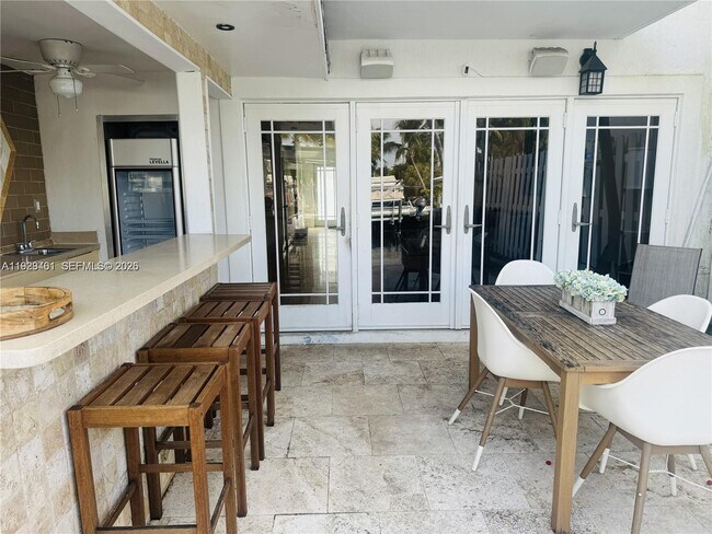 Building Photo - 1987 NE 123rd St