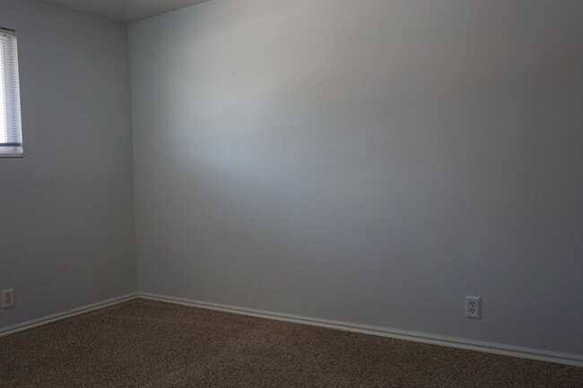 Building Photo - Cozy South Salt Lake 2 Bedroom 1 Bath