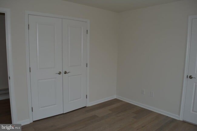 Building Photo - 7631 Ridge Ave