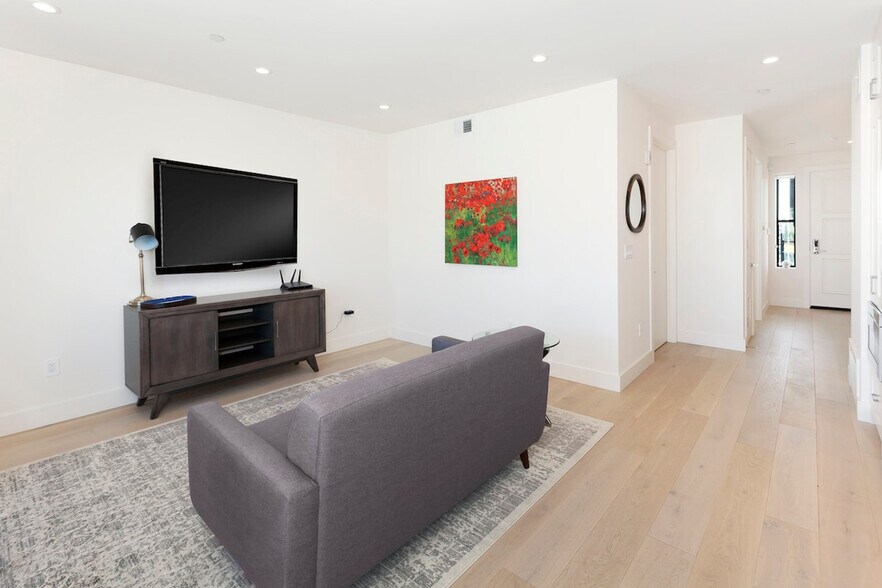 Building Photo - 134B Lexington St