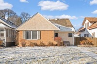 Building Photo - Available NOW: Charming 4-Bedroom, 3-Bath ...