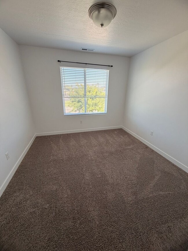 Building Photo - 434 W 1820 S