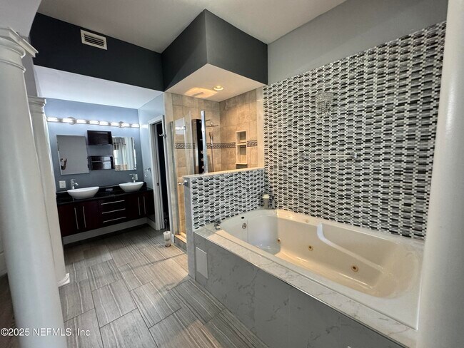 Building Photo - 4742 Trevi Dr