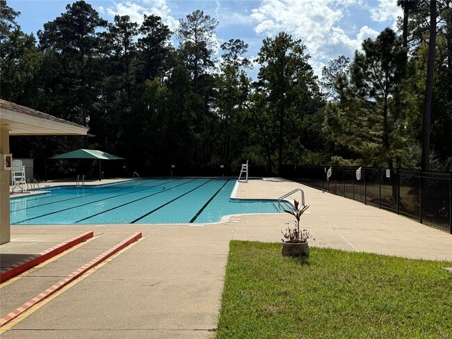 Building Photo - 16 Golf Vw Mnr