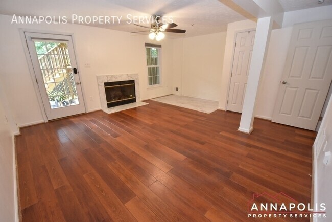 Building Photo - 806 Lilac Ct
