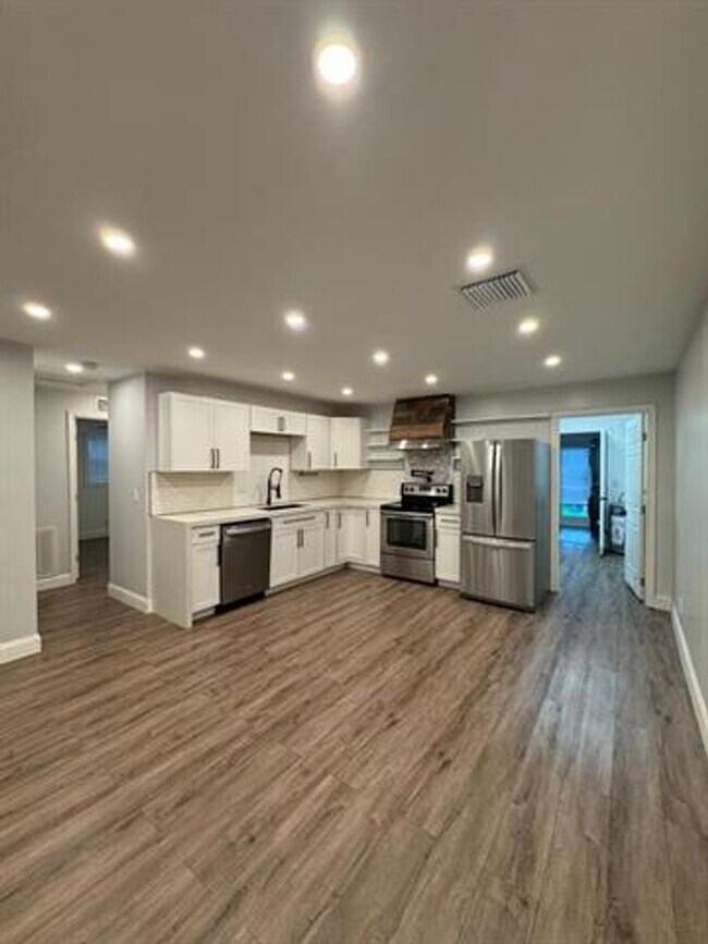 Building Photo - 9422-9424 SW 51st St