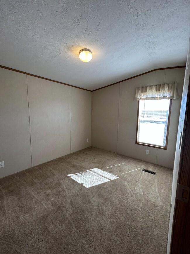 Building Photo - 151 Meadow Lark Ln
