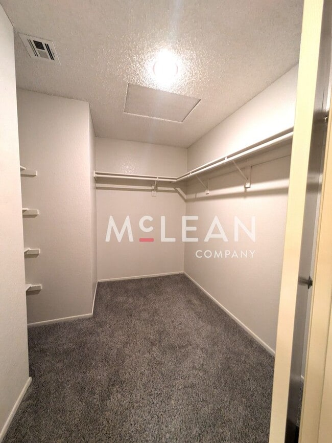 Building Photo - Three Bedroom in Cathedral City w/ Communi...