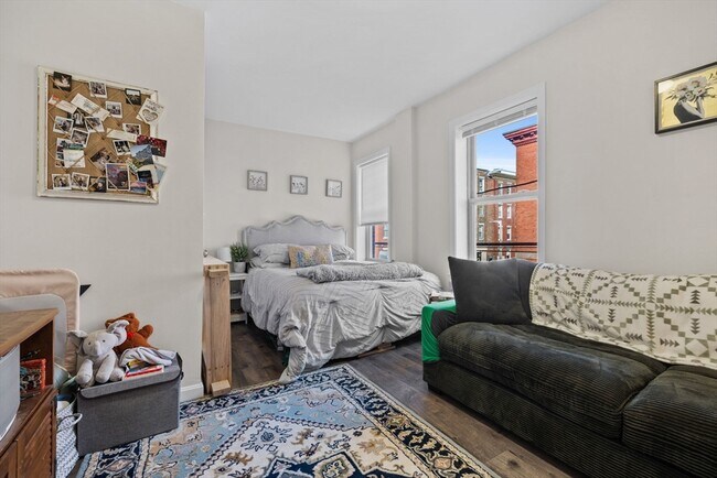 Building Photo - 149 Cottage St