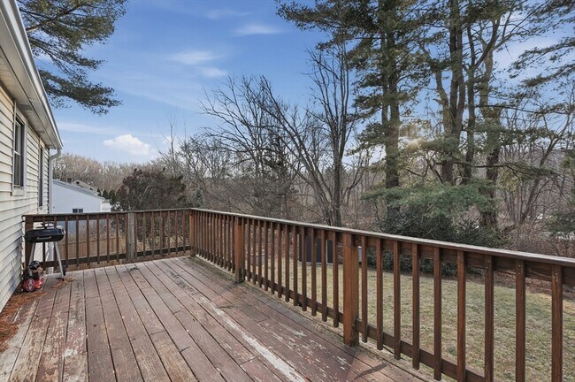 Building Photo - 16 Liberty Dr