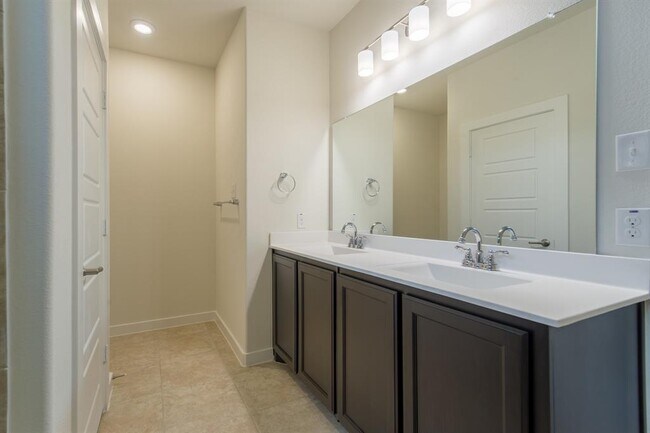 Building Photo - 7633 Spring Dr