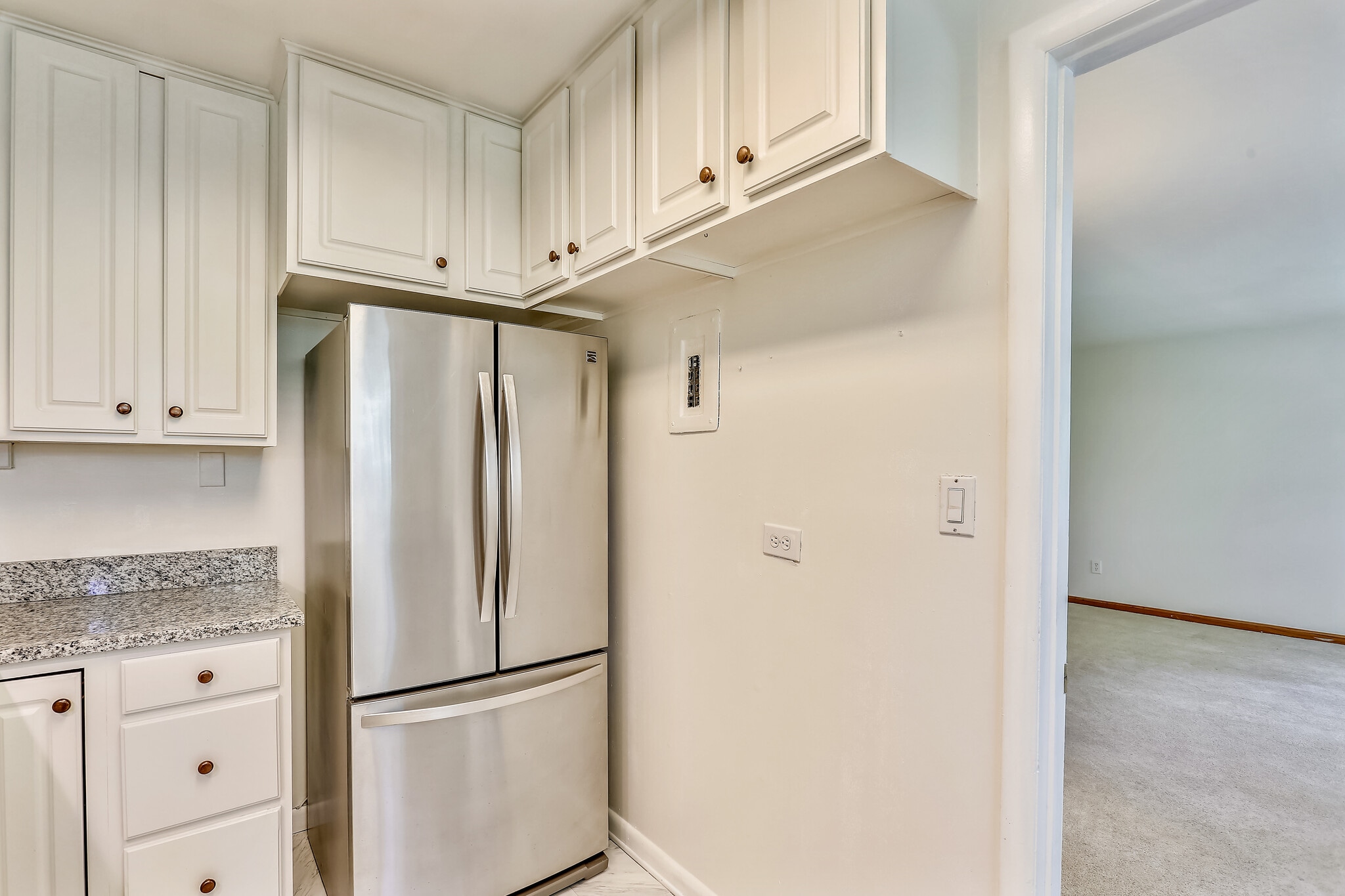 French-door refrigerator - 10412 Montrose Ave