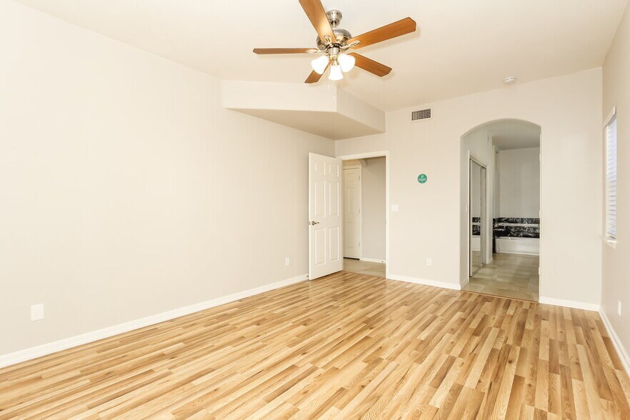 Building Photo - 18039 N 12th Pl