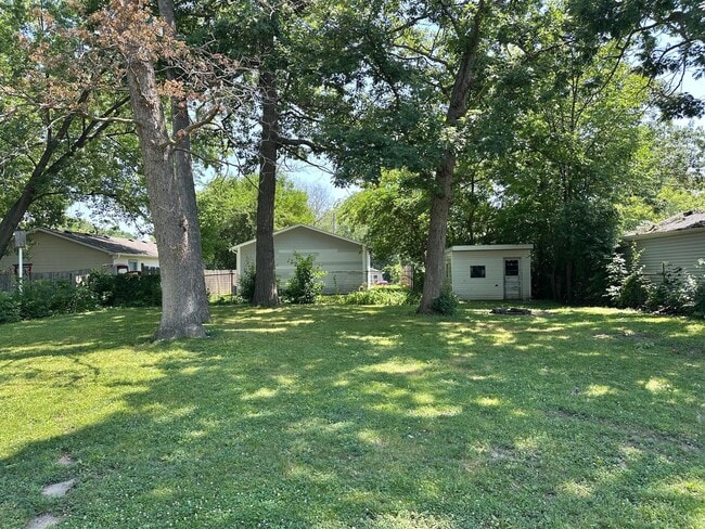 Building Photo - 35339 N Hickory Ln