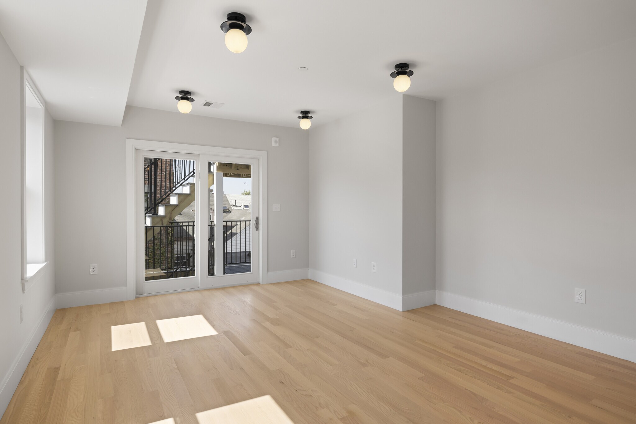 Building Photo - 22 Paris St