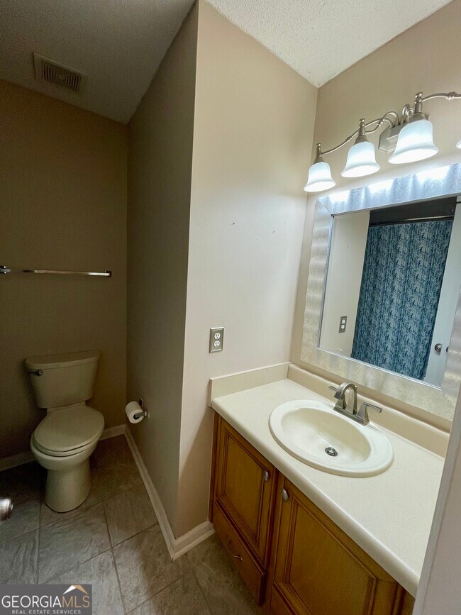 Building Photo - 207 Grand Ave