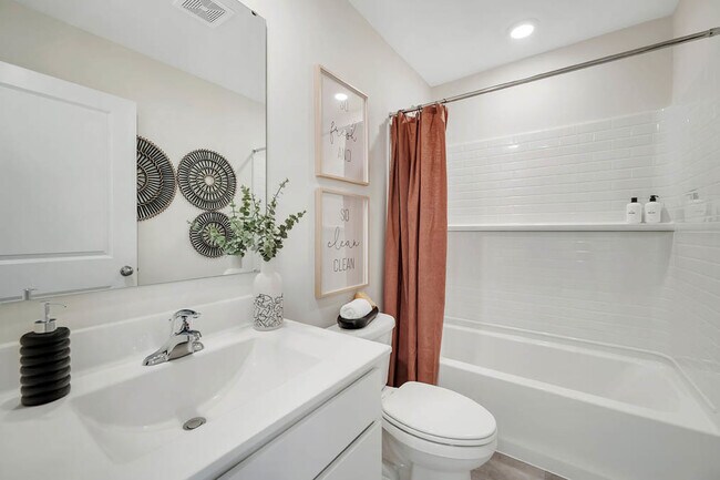 Building Photo - 370 Bridgeview Ct